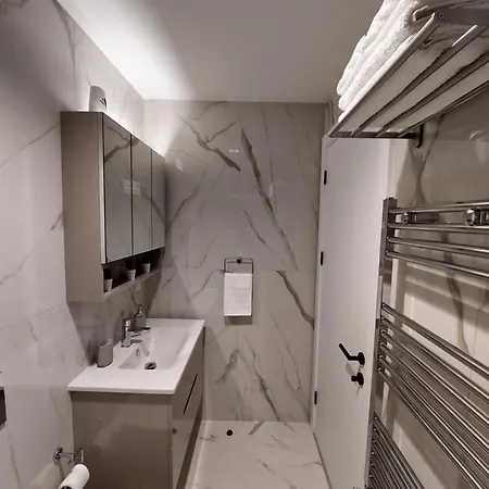 Divine 69 Luxury Apartment, City - Center, Diamond Residences, Free Parking * Skopje