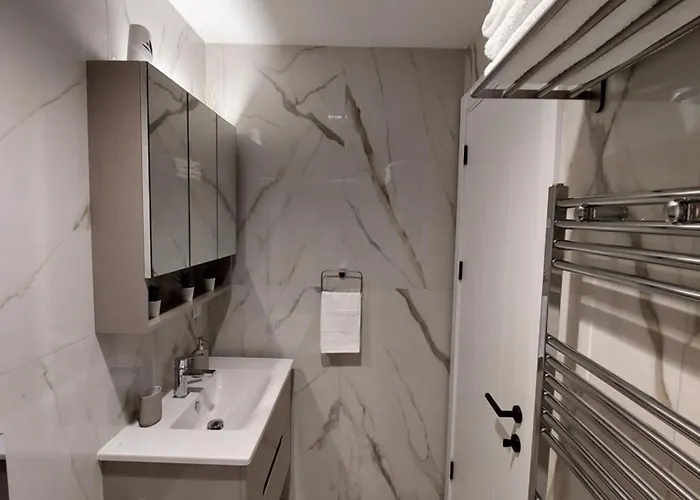 Divine 69 Luxury Apartment, City - Center, Diamond Residences, Free Parking * Szkopje